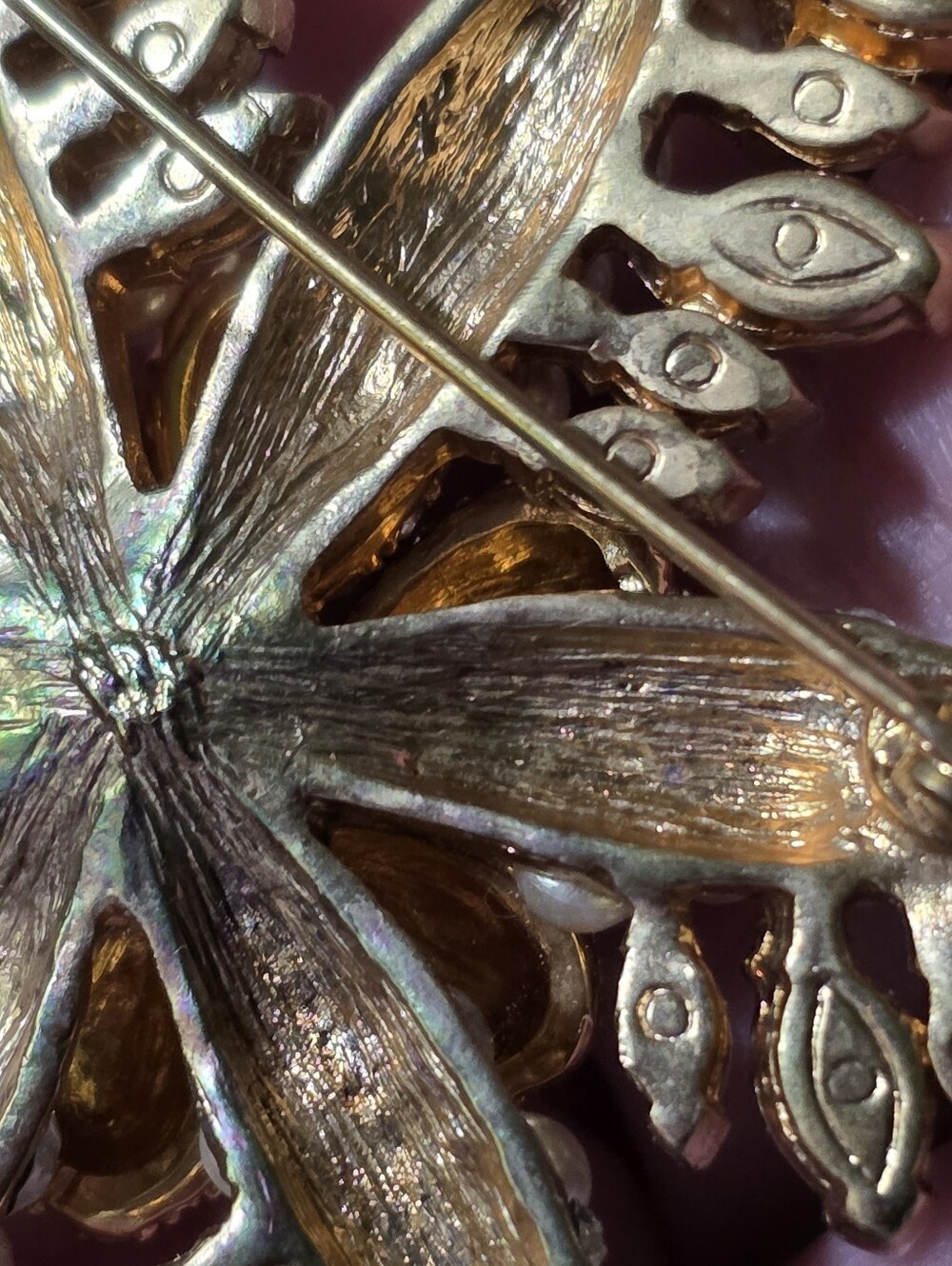 Beautiful Rhinestone/Pearl Brooch - Picture 6 of 9
